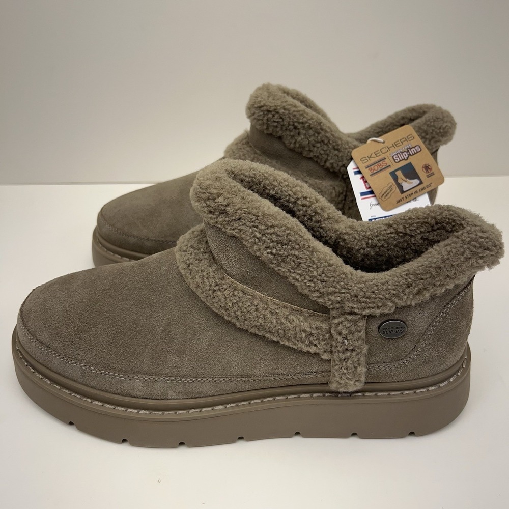 SKECHERS BOBS Keepsakes Lite Slip Ins Boots Womens Size 9 Fur Lined Winter Taupe